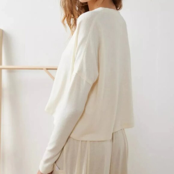 New Urban Outfitters S BouncePlush Chloe Button Up Cardigan Top Out From Under - Picture 3 of 4